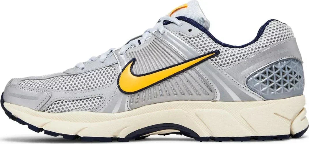  Air Zoom Vomero 5 Shoes