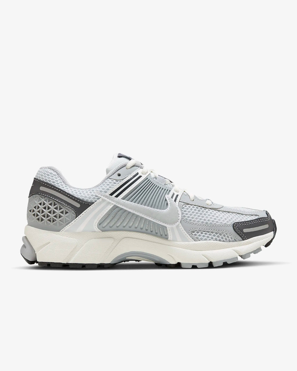  Air Zoom Vomero 5 Shoes