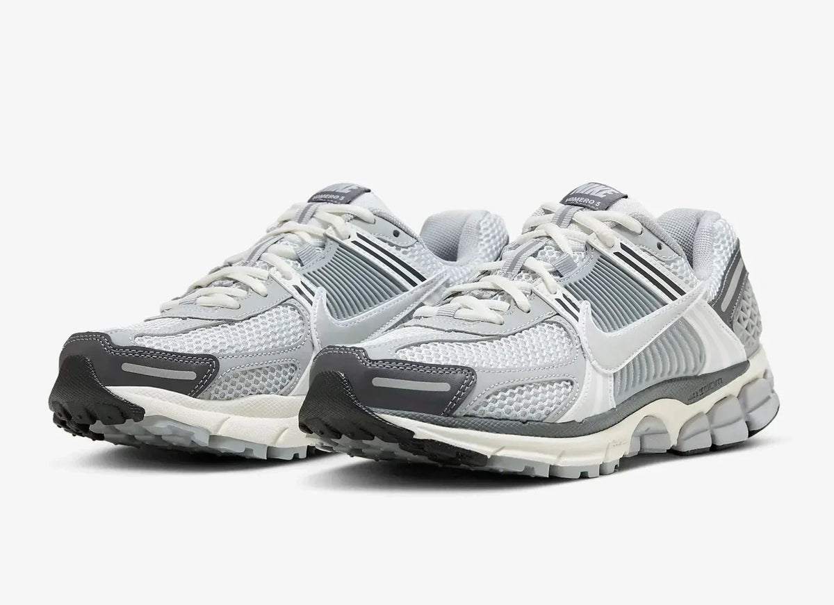  Air Zoom Vomero 5 Shoes