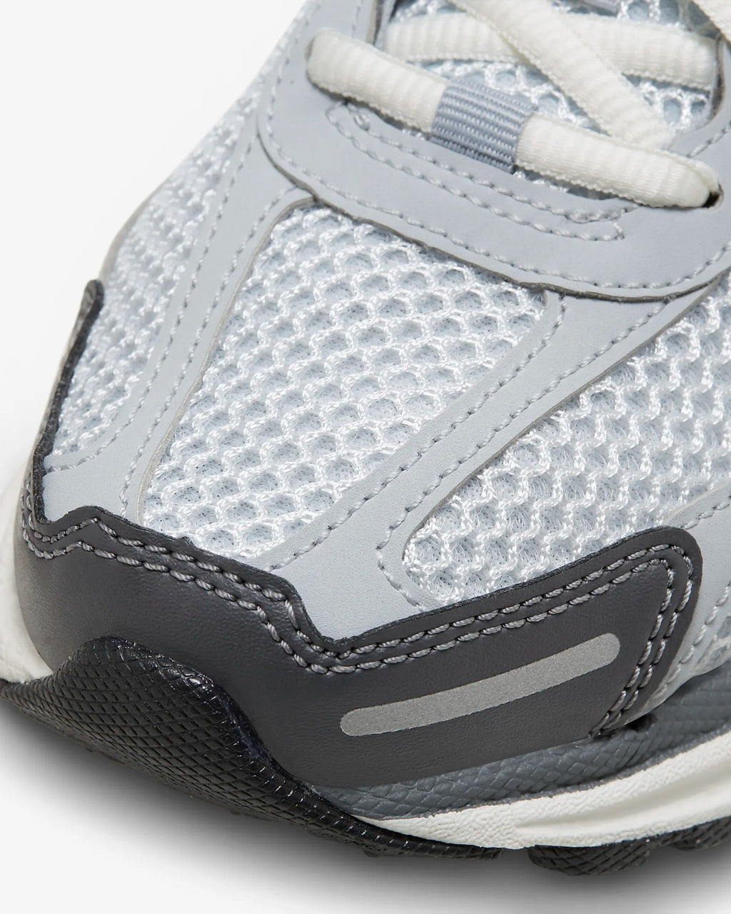 Air Zoom Vomero 5 Shoes